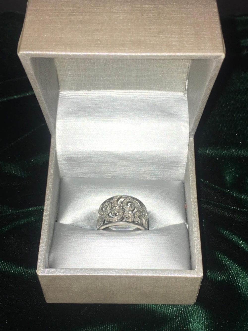 925 Sterling Silver w box, Diamond Ring Size 6 - Picture 5 of 6